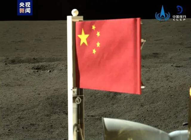 玄武岩织成的国旗只有11.3克，嫦娥六号着陆器携带的五星红旗在月球背面成功展开