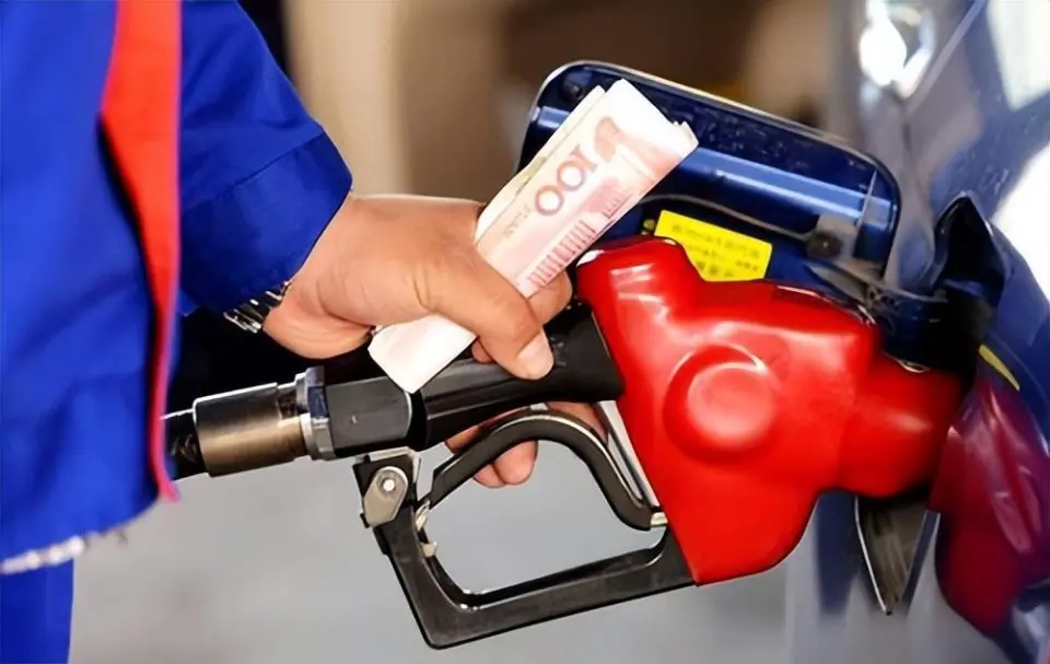 多地汽油价格回归“7元时代”，国际油价先跌后涨，国内成品油零售限价或再度下调